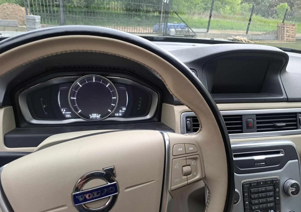 Volvo V70 cena 43600 przebieg: 318689, rok produkcji 2016 z Otwock małe 562